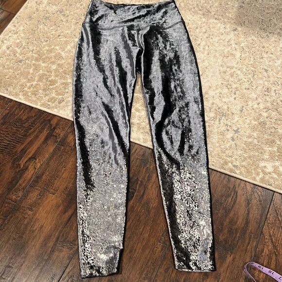 high rise Beyond Yoga Alloy Ombre legging in silver and Grey size S in EUC - Picture 1 of 8